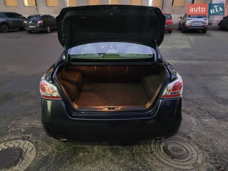 Седан Nissan Altima 2015 в Харкові