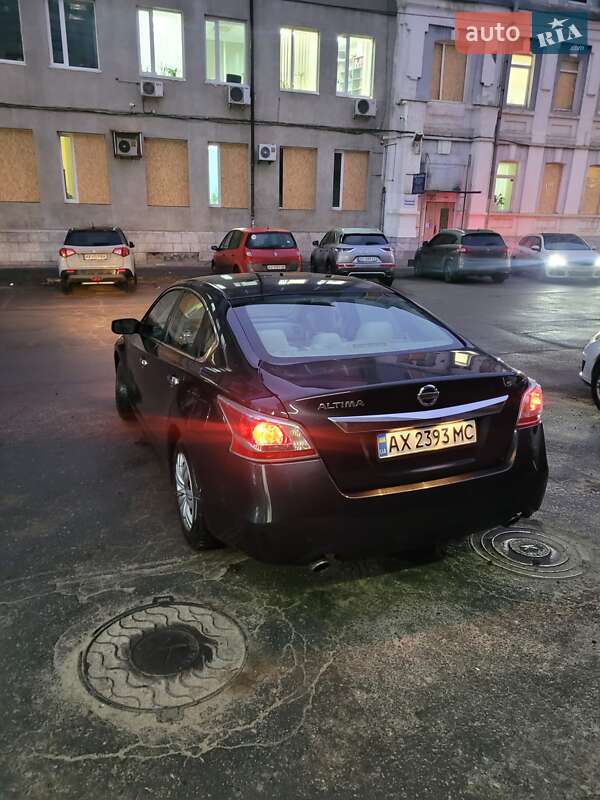 Седан Nissan Altima 2015 в Харкові