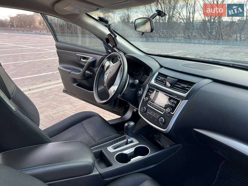 Седан Nissan Altima 2017 в Харкові