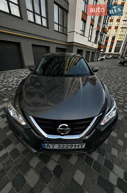 Седан Nissan Altima 2016 в 