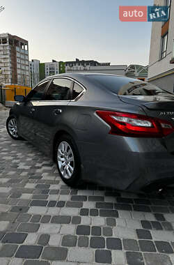Седан Nissan Altima 2016 в 