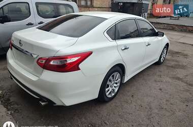 Седан Nissan Altima 2017 в Киеве