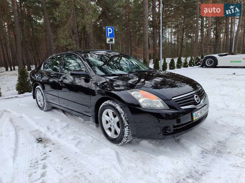 Седан Nissan Altima 2007 в Маневичах