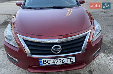 Седан Nissan Altima 2014 в Львове