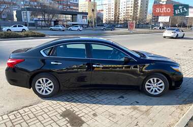 Седан Nissan Altima 2015 в 
