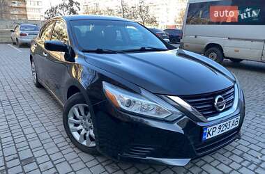 Седан Nissan Altima 2015 в 