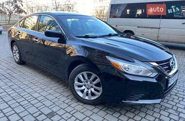 Седан Nissan Altima 2015 в 