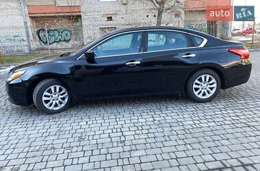 Седан Nissan Altima 2015 в 