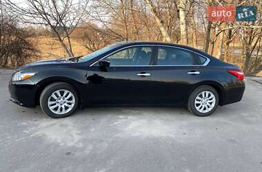 Седан Nissan Altima 2015 в 