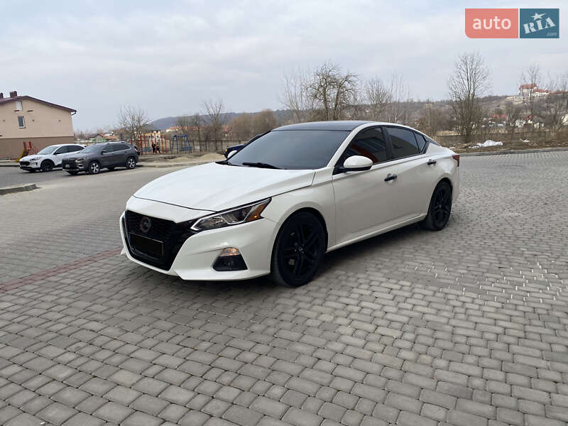 Nissan Altima 2019