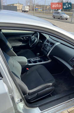 Седан Nissan Altima 2014 в 
