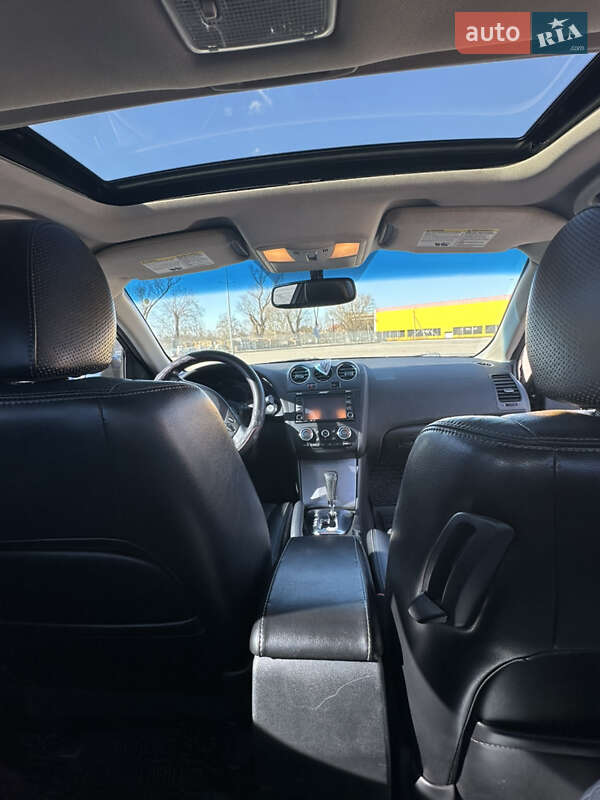 Купе Nissan Altima 2013 в Чернівцях