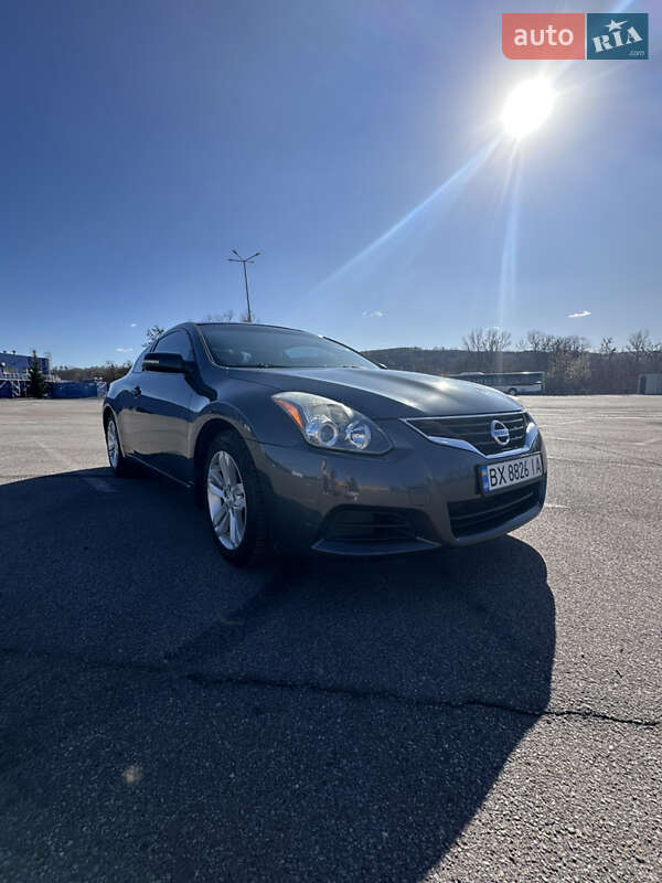 Купе Nissan Altima 2013 в Чернівцях