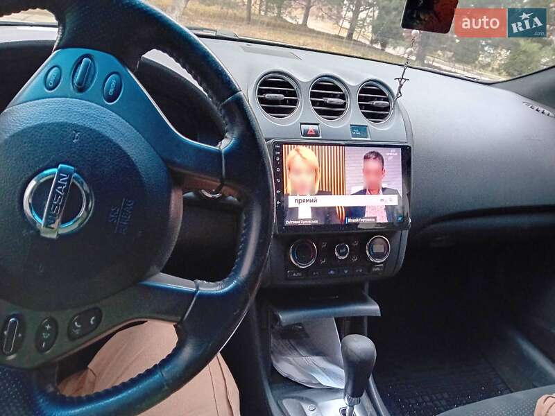Купе Nissan Altima 2012 в Бурштині