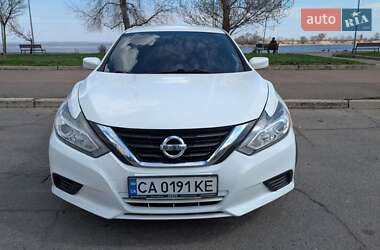 Седан Nissan Altima 2016 в Черкассах