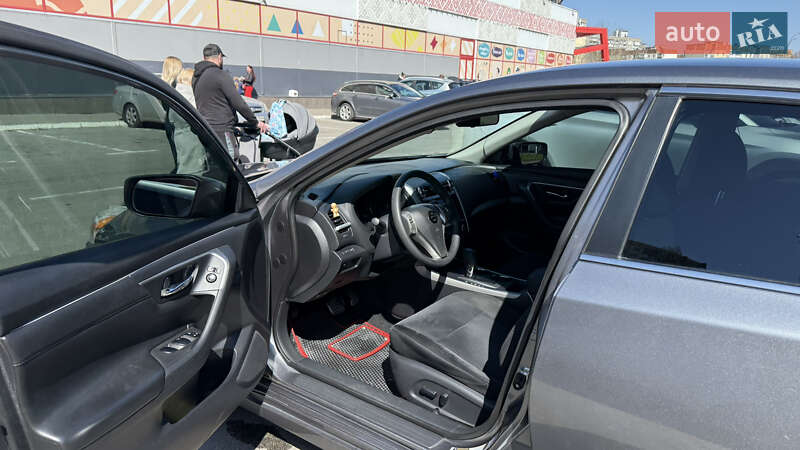 Седан Nissan Altima 2015 в Киеве