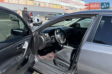Седан Nissan Altima 2015 в 