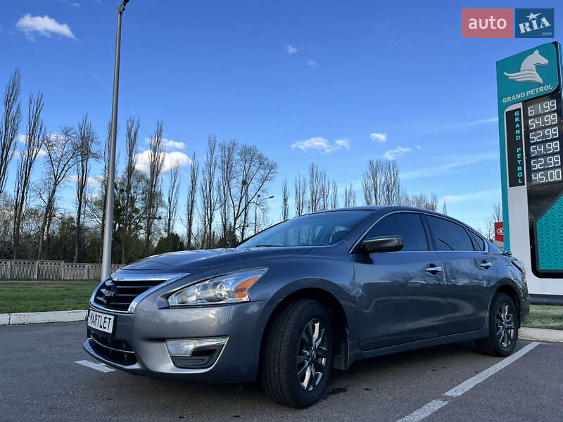 Седан Nissan Altima 2015 в Киеве