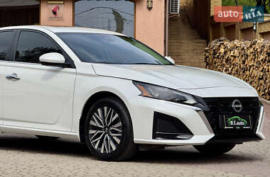 Седан Nissan Altima 2024 в 