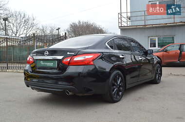 Седан Nissan Altima 2015 в 