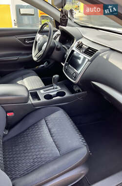 Седан Nissan Altima 2016 в 