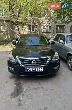 Седан Nissan Altima 2015 в 