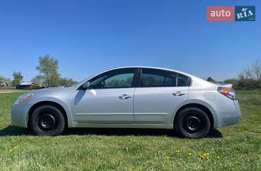 Седан Nissan Altima 2012 в 