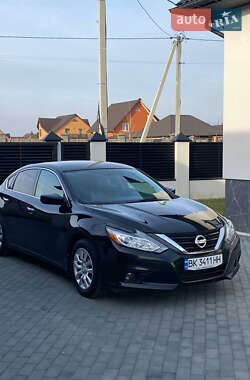 Седан Nissan Altima 2016 в 