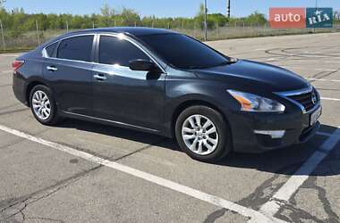 Седан Nissan Altima 2015 в 