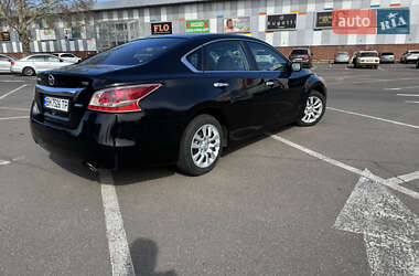 Седан Nissan Altima 2012 в 