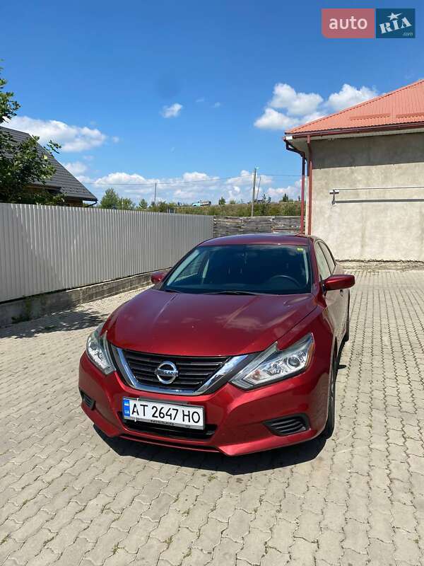 Седан Nissan Altima 2016 в Коломиї