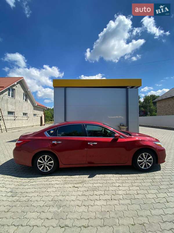 Седан Nissan Altima 2016 в Коломиї