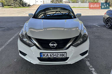 Седан Nissan Altima 2016 в Києві