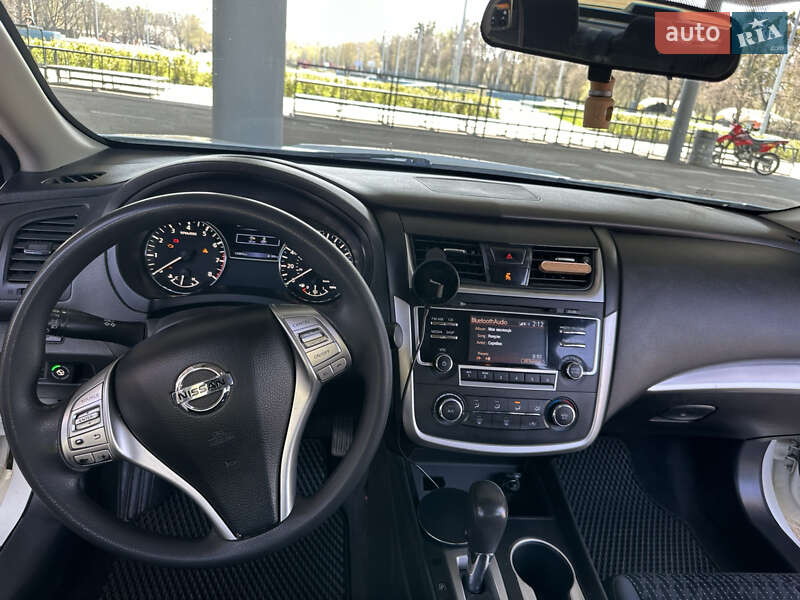 Седан Nissan Altima 2016 в Києві