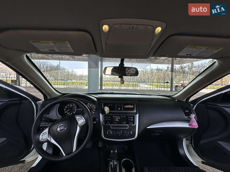 Седан Nissan Altima 2016 в Києві