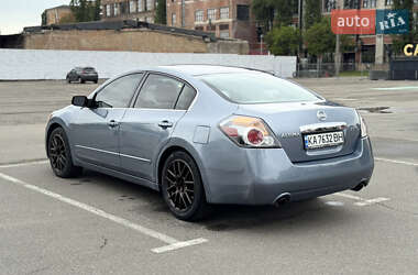 Седан Nissan Altima 2011 в 
