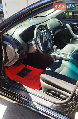 Седан Nissan Altima 2015 в 