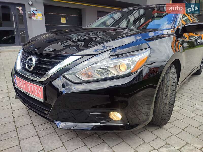 Седан Nissan Altima 2018 в Ивано-Франковске
