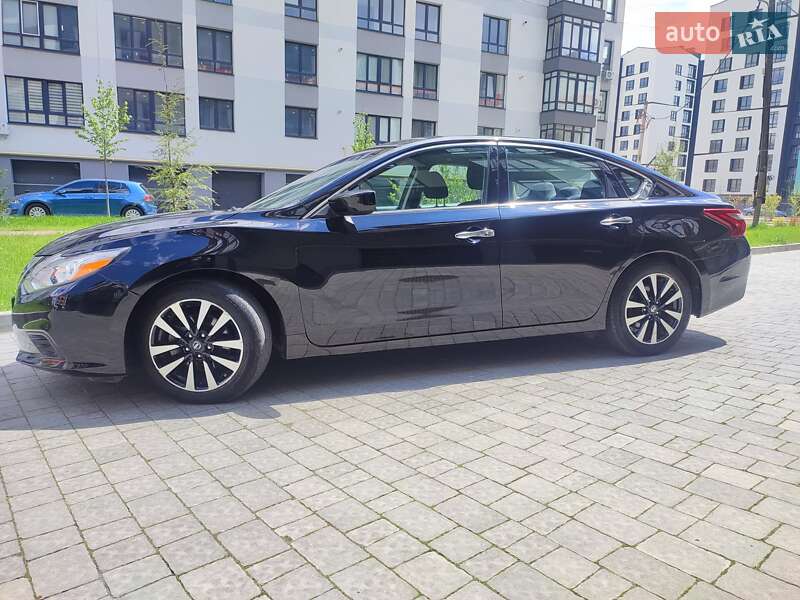 Седан Nissan Altima 2018 в Ивано-Франковске