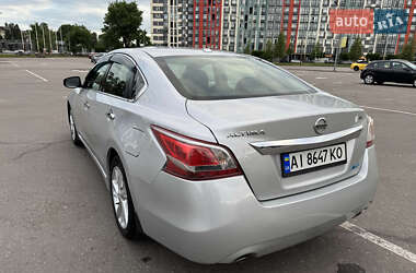Седан Nissan Altima 2013 в 