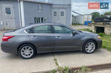 Седан Nissan Altima 2016 в 