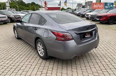 Седан Nissan Altima 2015 в 