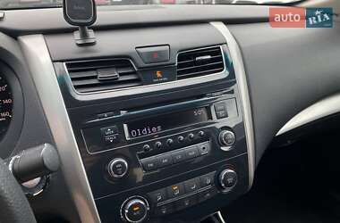 Седан Nissan Altima 2015 в 