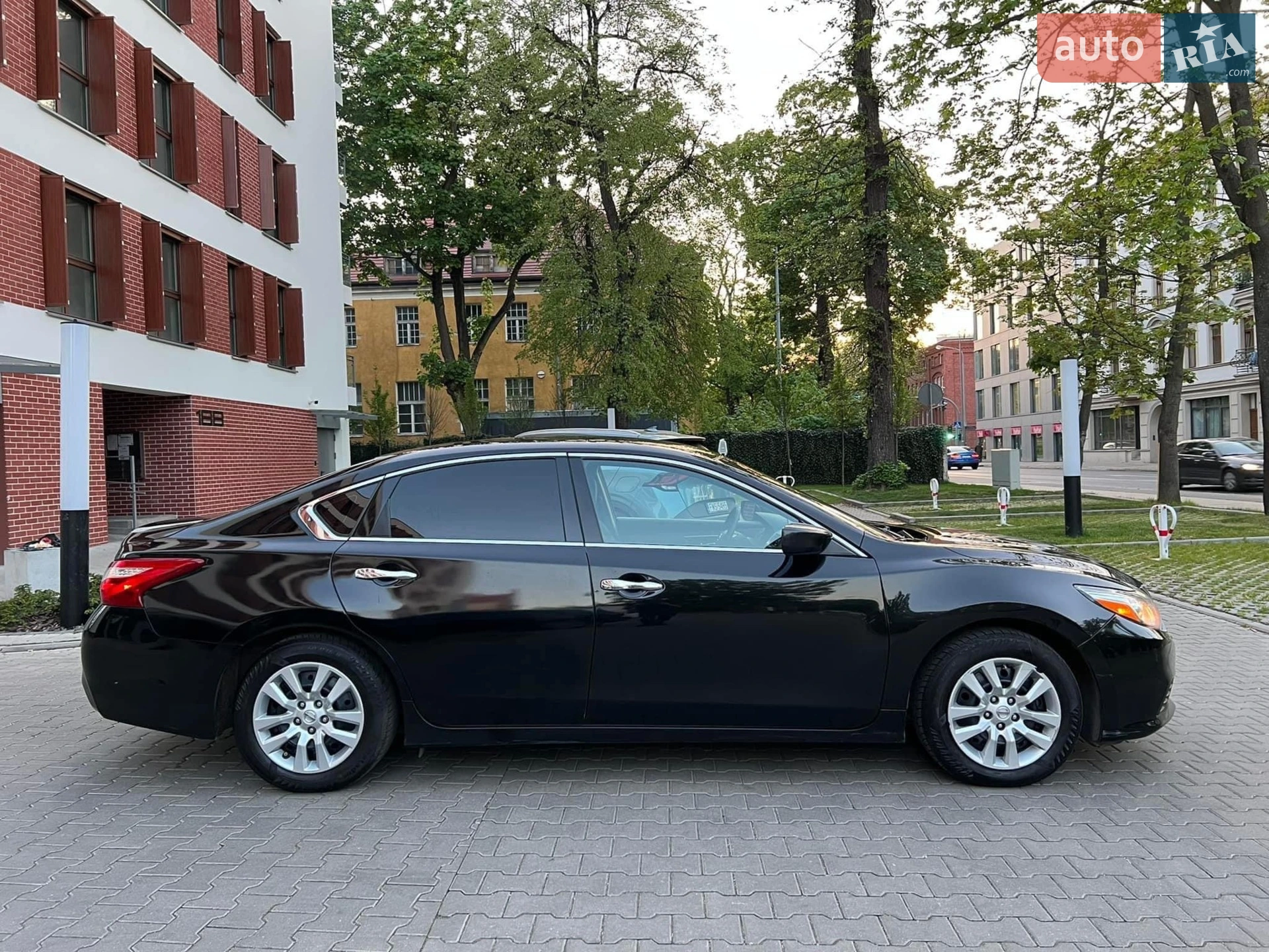 2016 Nissan Altima - мініатюра 10