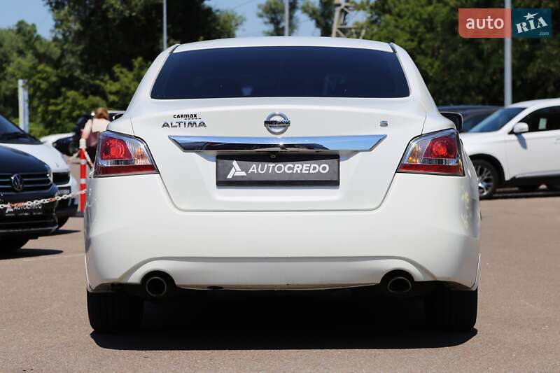 Седан Nissan Altima 2015 в Киеве фото 5 Седан Nissan Altima 2015 в Киеве