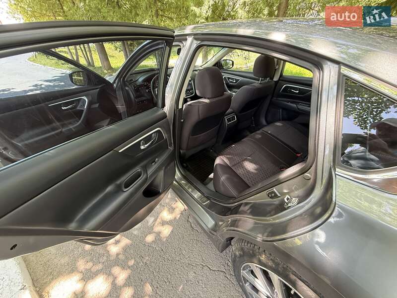 Седан Nissan Altima 2016 в Дрогобичі