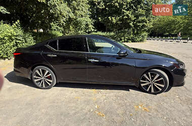 Седан Nissan Altima 2019 в 