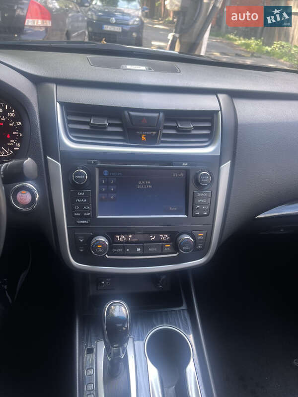 Седан Nissan Altima 2017 в Киеве