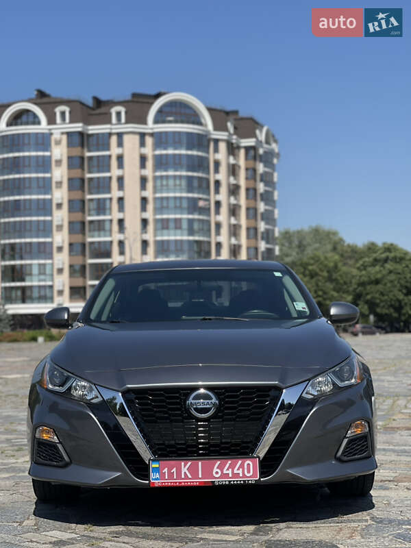 Nissan Altima 2020
