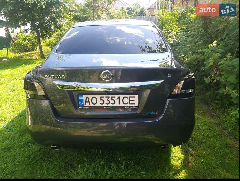 Седан Nissan Altima 2013 в Мукачево